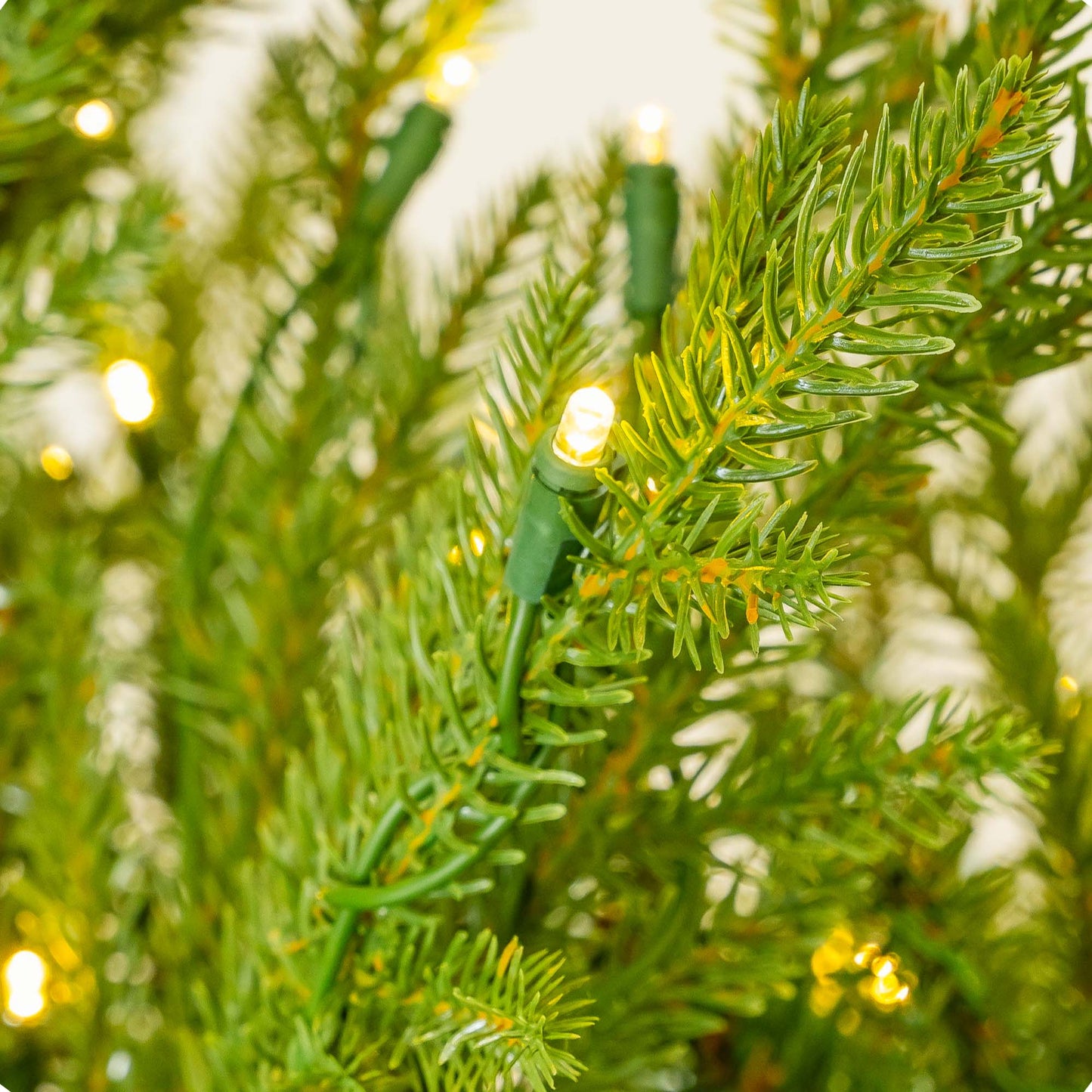 Yexmas 7.5ft Pre-Lit Artificial Christmas Trees,Green Xmas Tree with Large Christmas Tree Storage Bag,Pinecones, Berries, Realistic Artificial Christmas Trees for Home, Office, Party Decoration