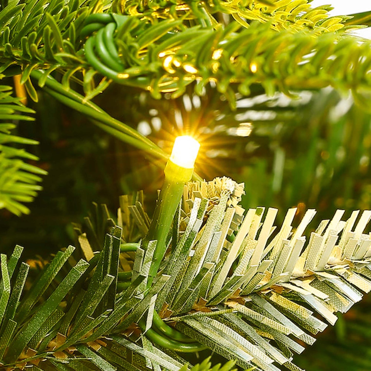 Yexmas 7.5ft Pre-Lit Artificial Christmas Trees,Green Xmas Tree with Large Christmas Tree Storage Bag,Pinecones, Berries, Realistic Artificial Christmas Trees for Home, Office, Party Decoration