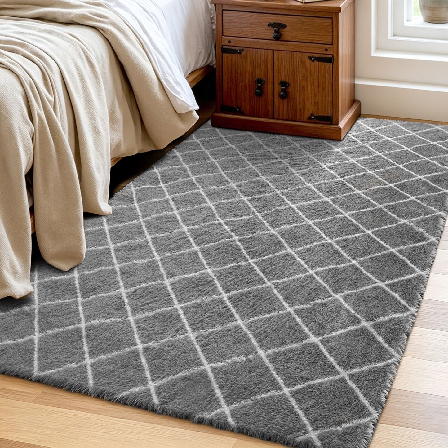 CozyDesg Shag Area Rugs,4'x6' Soft Fluffy Shaggy Carpet for Living Room,Large Rug for Bedroom Dining Room Home Decor Room Decor,Black & White